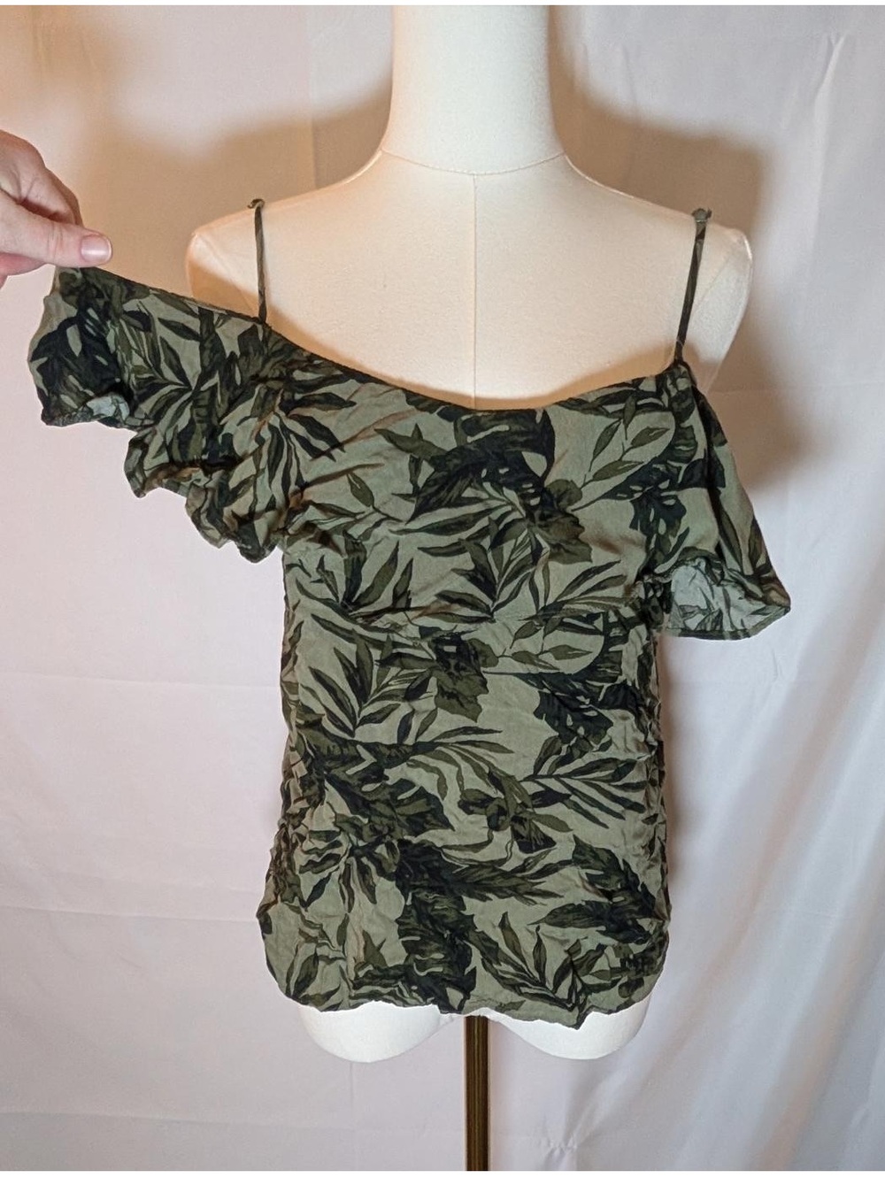 Old Navy Women's Olive Green Leaf Print Cold Shoulder Top Size Small